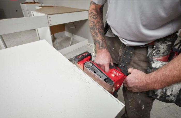 Шлифмашина ленточная аккумуляторная бесщеточная MILWAUKEE M18 FBTS75-0 (каркас)
