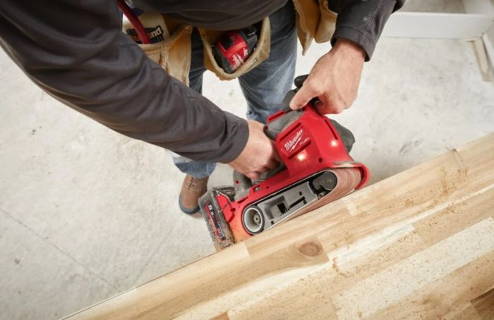 Шлифмашина ленточная аккумуляторная бесщеточная MILWAUKEE M18 FBTS75-0 (каркас)