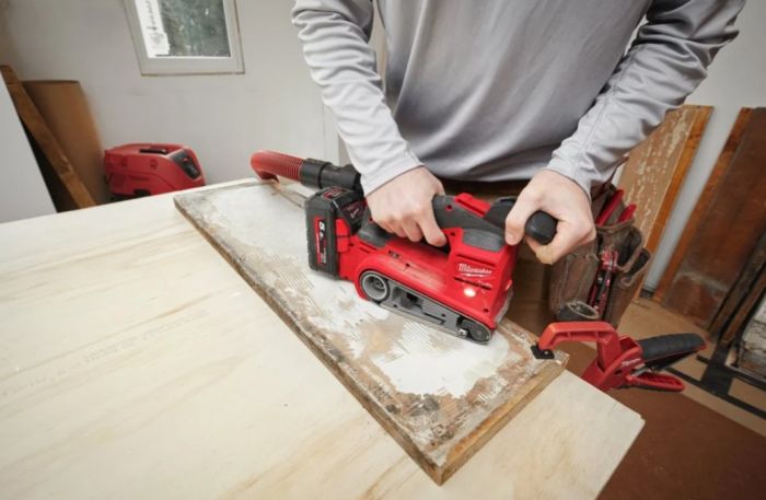 Шлифмашина ленточная аккумуляторная бесщеточная MILWAUKEE M18 FBTS75-0 (каркас)