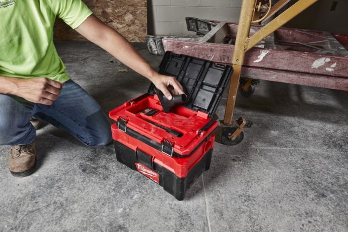 Пылесос аккумуляторный бесщеточный PACKOUT MILWAUKEE M18 FPOVCL-0 (каркас) для воды и сухого мусора