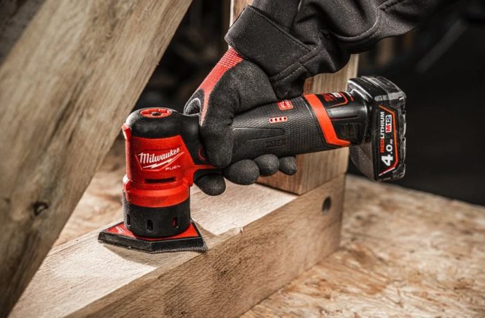 Шлифмашина вибрационная аккумуляторная бесщёточная MILWAUKEE M12 FDSS-0B (каркас)