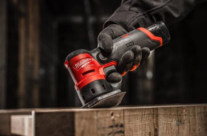 Шлифмашина вибрационная аккумуляторная бесщёточная MILWAUKEE M12 FDSS-422X (ЗУ+2акк.+HDкейс)
