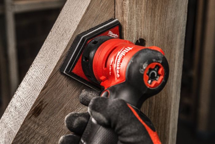 Шлифмашина вибрационная аккумуляторная бесщёточная MILWAUKEE M12 FDSS-422X (ЗУ+2акк.+HDкейс)