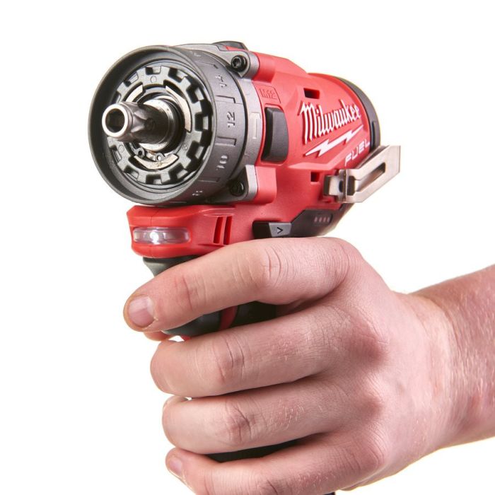 Дрель-шуруповёрт аккумуляторная бесщёточная ударная MILWAUKEE M12 FPDX-202X (37Нм) (ЗУ+2акХ2Ач+кейс)