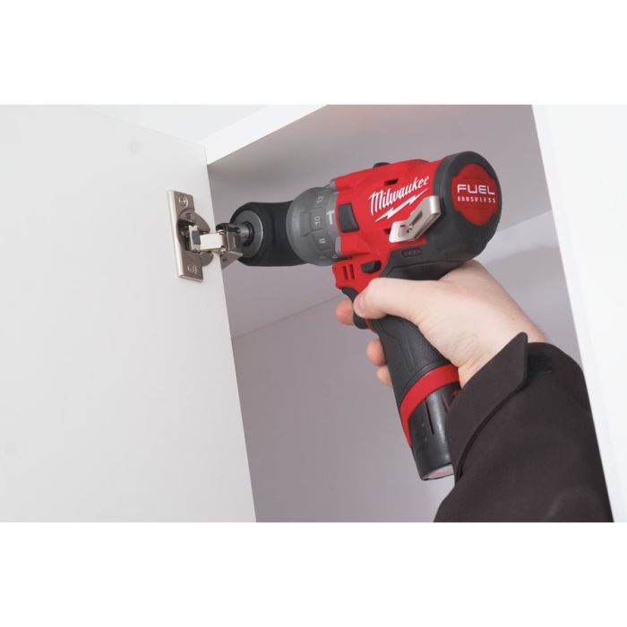 Дрель-шуруповёрт аккумуляторная бесщёточная ударная MILWAUKEE M12 FPDX-202X (37Нм) (ЗУ+2акХ2Ач+кейс)