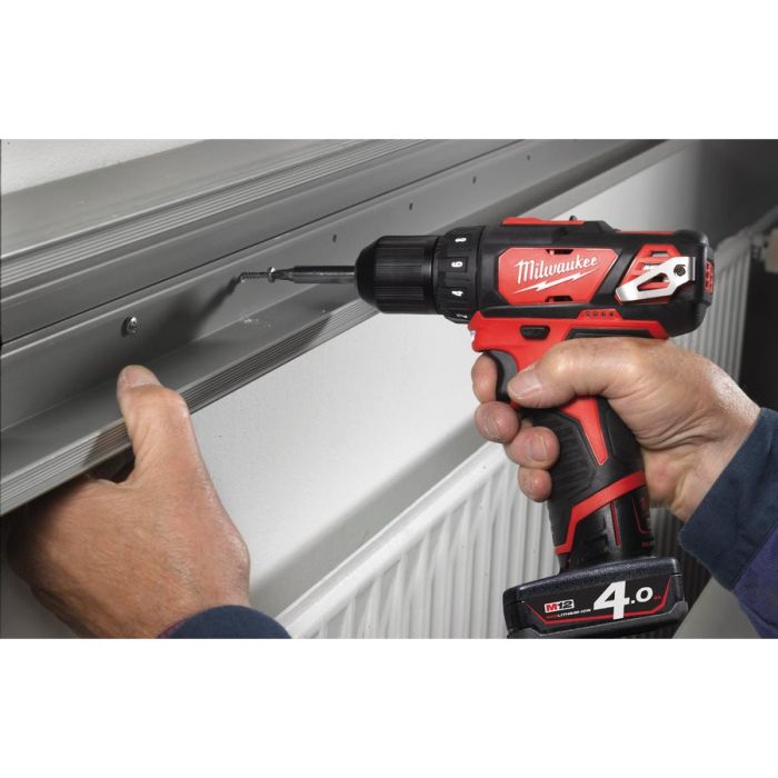 Дрель-шуруповёрт аккумуляторная MILWAUKEE M12 BDD-202C (30 Нм) (замена на 4933499686)