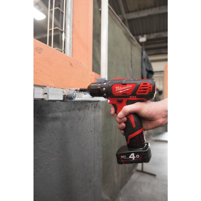 Дрель-шуруповёрт аккумуляторная MILWAUKEE M12 BDD-202C (30 Нм) (замена на 4933499686)