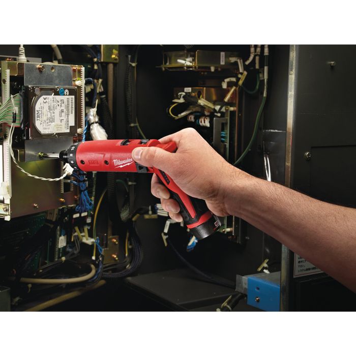Аккумуляторная отвертка MILWAUKEE M4 D-202B крут. мом. 5 Нм
