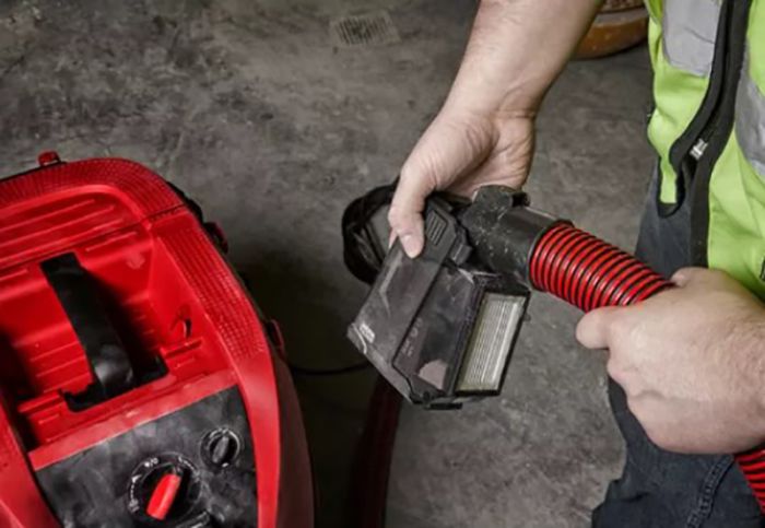 Система пылеудаления аккумуляторная MILWAUKEE M12 UDEL-201B (L-класс)(ЗУ+1акк.Х2Ач+сумка)