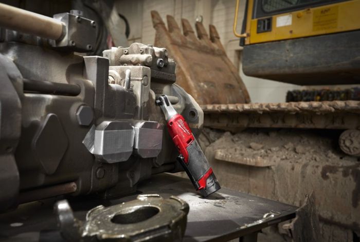 Трещётка аккумуляторная бесщёточная MILWAUKEE 3/8" (47 Нм) M12 FHIR38-0 (каркас)