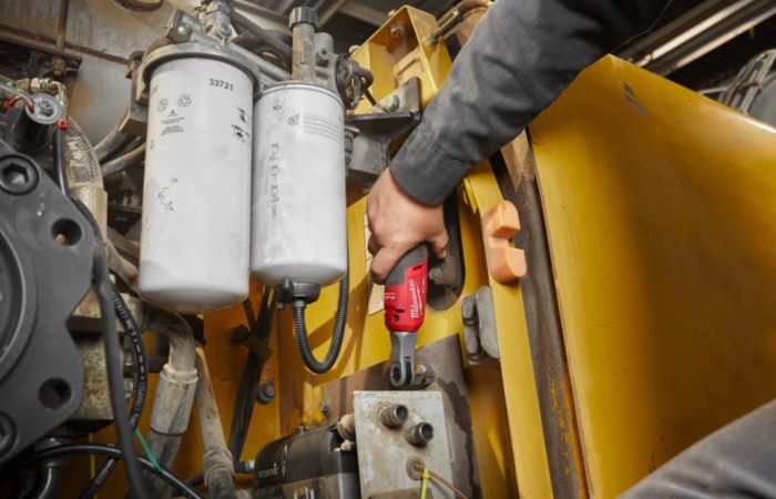 Трещётка аккумуляторная бесщёточная MILWAUKEE 3/8" (47 Нм) M12 FHIR38-0 (каркас)