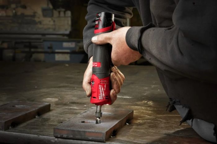 Машина прямошлифовальная аккумуляторная бесщёточная MILWAUKEE M12 FDGS-0 (каркас)