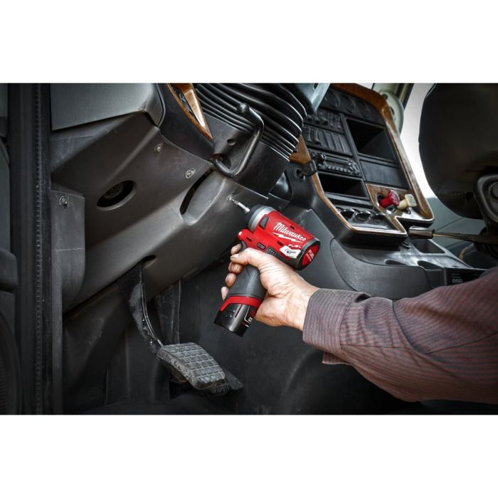 Гайковерт аккумуляторный бесщеточный MILWAUKEE 1/4" (136 Нм) M12 FIW14-0, с кольцом (каркас)