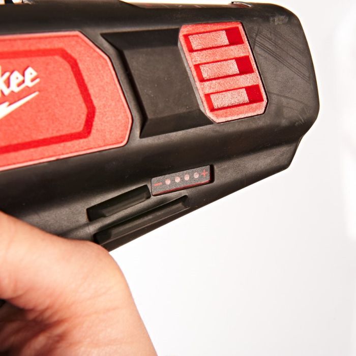 Кабелерез аккумуляторный MILWAUKEE M12 CC-0 до 32 мм