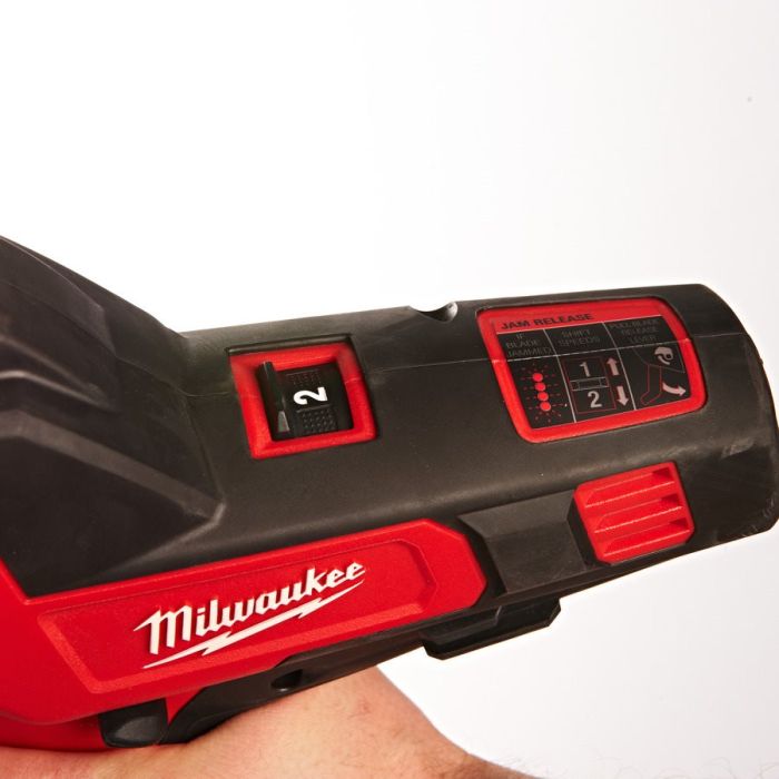 Кабелерез аккумуляторный MILWAUKEE M12 CC-0 до 32 мм