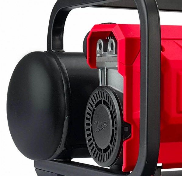 Компрессор аккумуляторный бесщеточный MILWAUKEE M18 FAC-0 (ресивер 9,5л, 9,3 БАР)
