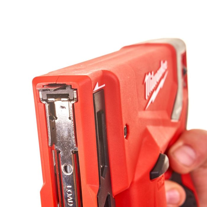 Степлер скобозабивной аккумуляторный MILWAUKEE M12 BST-202X (ЗУ+2акк.Х2ач+HDкейс)