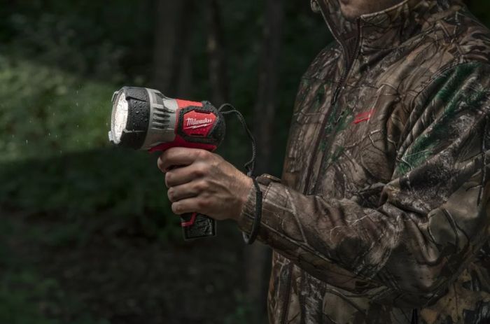 Фонарь светодиодный аккумуляторный MILWAUKEE M12 SLED-0 (каркас)