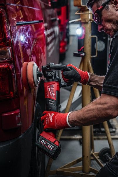 Фонарь светодиодный аккумуляторный для цветоподбора MILWAUKEE M12 CML-401 (ЗУ+1акк.Х4Ач)