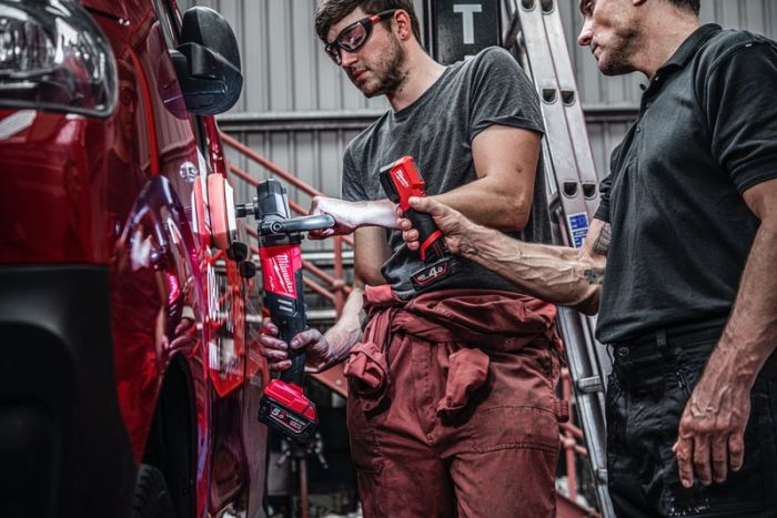 Фонарь светодиодный аккумуляторный для цветоподбора MILWAUKEE M12 CML-401 (ЗУ+1акк.Х4Ач)