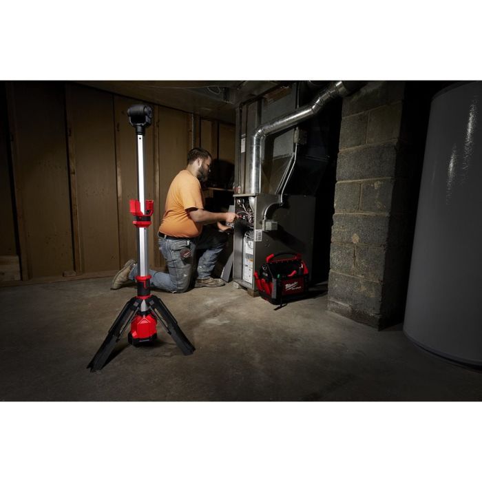 Фонарь светодиодный аккумуляторный- мачта освещения MILWAUKEE M12 SAL-0 (каркас)