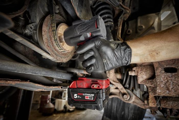 Гайковерт аккумуляторный бесщеточный MILWAUKEE 3/8" (813Нм) М18 FMTIW2F38-0X, с кольцом (каркас)