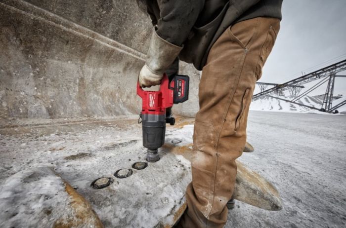 Гайковерт аккумуляторный бесщеточный MILWAUKEE 1'' (2711Нм) M18 ONEFHIWF1DS-121C, с кольцом(ЗУ+1ак.)