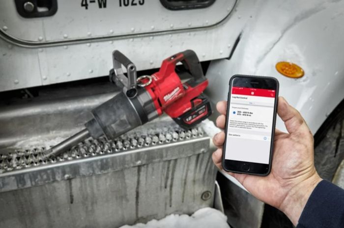 Гайковерт аккумуляторный бесщеточный MILWAUKEE 1'' (2711Нм) M18 ONEFHIWF1D-0C, с кольцом (каркас)
