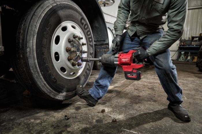 Гайковерт аккумуляторный бесщеточный MILWAUKEE 1'' (2711Нм) M18 ONEFHIWF1D-0C, с кольцом (каркас)