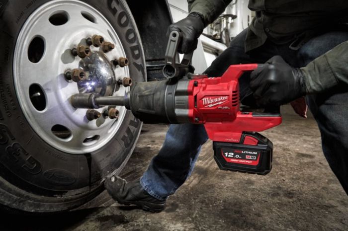 Гайковерт аккумуляторный бесщеточный MILWAUKEE 1'' (2711Нм) M18 ONEFHIWF1D-0C, с кольцом (каркас)