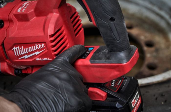 Гайковерт аккумуляторный бесщеточный MILWAUKEE 1'' (2711Нм) M18 ONEFHIWF1D-0C, с кольцом (каркас)