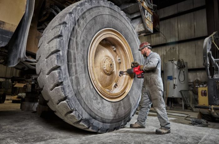 Гайковерт аккумуляторный бесщеточный MILWAUKEE 1'' (2711Нм) M18 ONEFHIWF1D-0C, с кольцом (каркас)