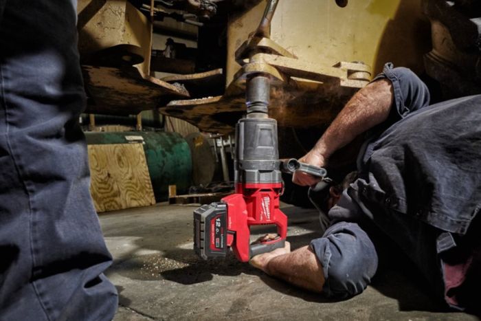 Гайковерт аккумуляторный бесщеточный MILWAUKEE 1'' (2711Нм) M18 ONEFHIWF1D-0C, с кольцом (каркас)