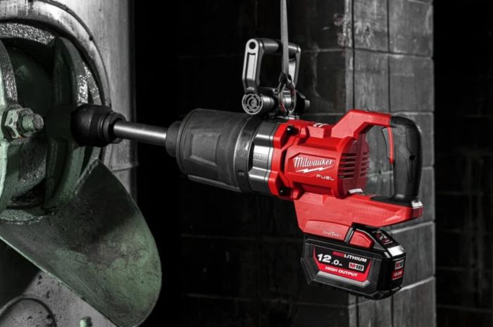 Гайковерт аккумуляторный бесщеточный MILWAUKEE 1'' (2711Нм) M18 ONEFHIWF1D-0C, с кольцом (каркас)