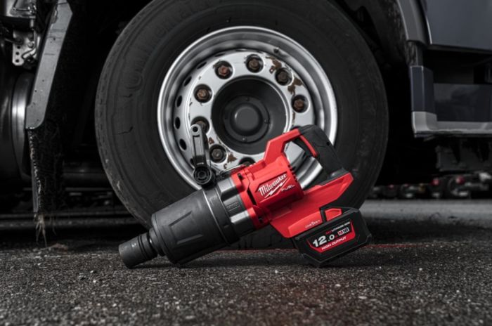 Гайковерт аккумуляторный бесщеточный MILWAUKEE 1'' (2711Нм) M18 ONEFHIWF1DS-0C, с кольцом (каркас)