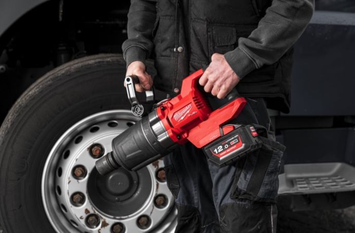 Гайковерт аккумуляторный бесщеточный MILWAUKEE 1'' (2711Нм) M18 ONEFHIWF1DS-0C, с кольцом (каркас)