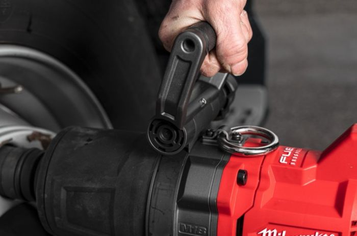 Гайковерт аккумуляторный бесщеточный MILWAUKEE 1'' (2711Нм) M18 ONEFHIWF1DS-0C, с кольцом (каркас)