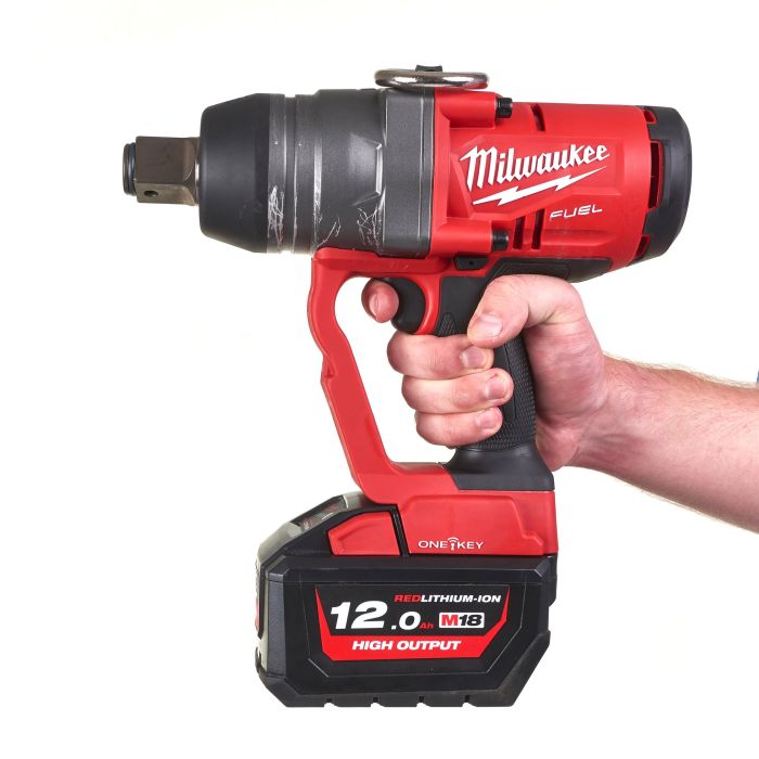 Гайковерт аккумуляторный бесщеточный MILWAUKEE 1'' (2400Нм) M18 ONEFHIWF1-0X, с кольцом (каркас)