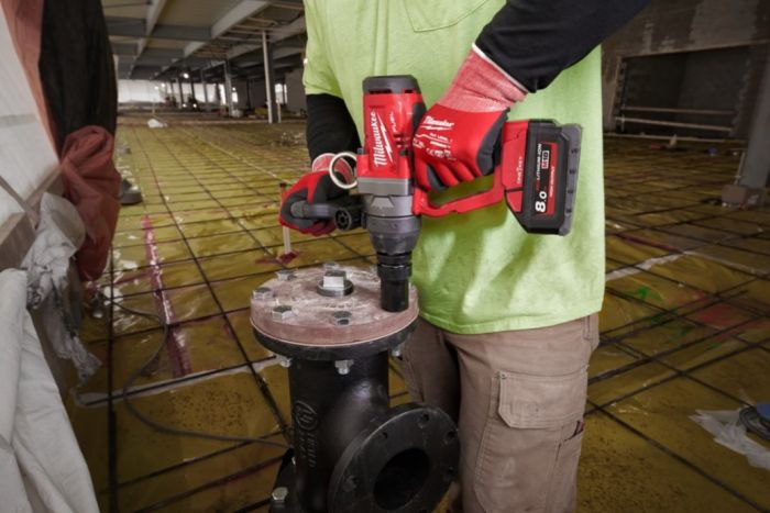 Гайковерт аккумуляторный бесщеточный MILWAUKEE 1'' (2400Нм) M18 ONEFHIWF1-0X, с кольцом (каркас)