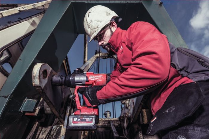 Гайковерт аккумуляторный бесщеточный MILWAUKEE 1'' (2400Нм) M18 ONEFHIWF1-0X, с кольцом (каркас)