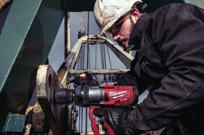 Гайковерт аккумуляторный бесщеточный MILWAUKEE 1'' (2400Нм) M18 ONEFHIWF1-0X, с кольцом (каркас)