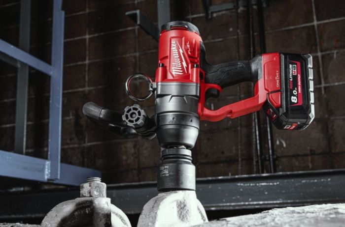 Гайковерт аккумуляторный бесщеточный MILWAUKEE 1'' (2400Нм) M18 ONEFHIWF1-0X, с кольцом (каркас)
