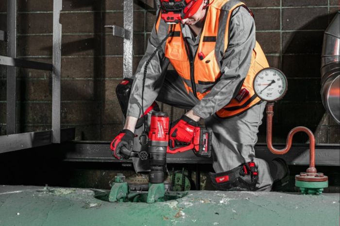 Гайковерт аккумуляторный бесщеточный MILWAUKEE 1'' (2400Нм) M18 ONEFHIWF1-0X, с кольцом (каркас)