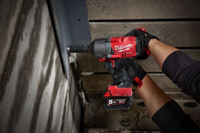 Гайковерт аккумуляторный бесщёточный MILWAUKEE 3/4" (2034Нм) M18 ONEFHIWF34-502X, с кольцом