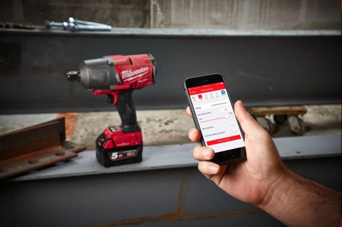 Гайковерт аккумуляторный бесщёточный MILWAUKEE 3/4" (2034Нм) M18 ONEFHIWF34-502X, с кольцом