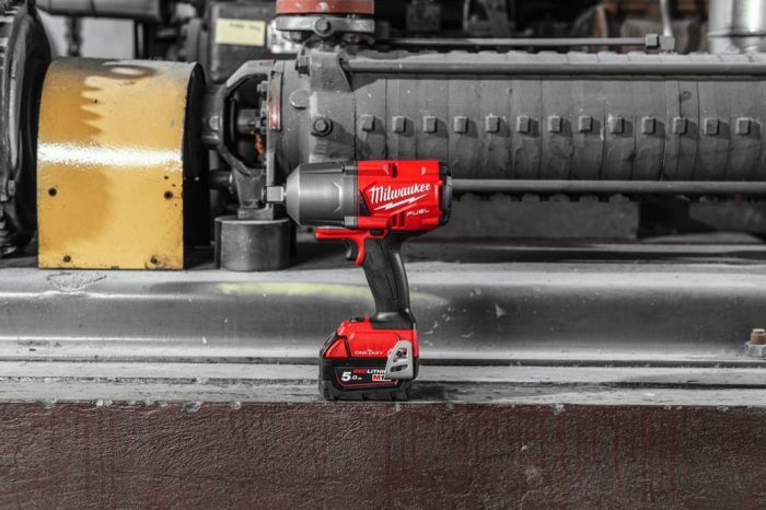 Гайковерт аккумуляторный бесщёточный MILWAUKEE 3/4" (2034Нм) M18 ONEFHIWF34-502X, с кольцом