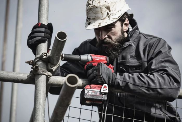 Гайковерт аккумуляторный бесщеточный MILWAUKEE 1/2" (339Нм) M18 FIW2F12-0X, с кольцом (каркас+кейс)