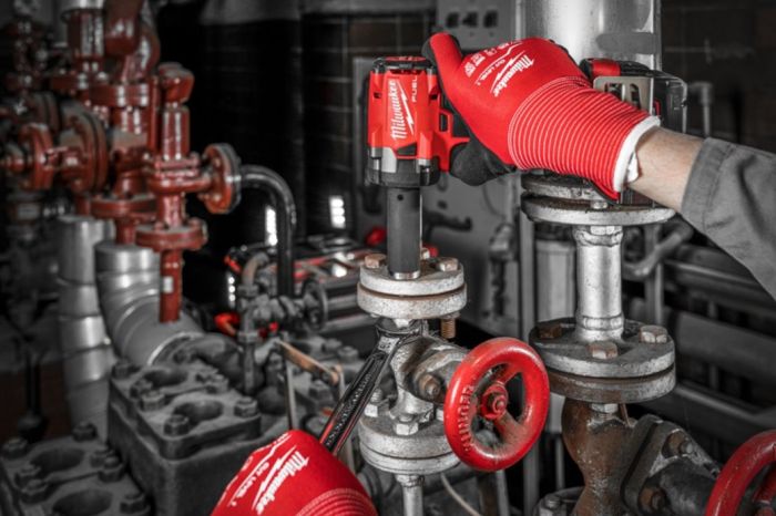 Гайковерт аккумуляторный бесщеточный MILWAUKEE 1/2" (339 Нм) M18 FIW2P12-502X, с пином (ЗУ+2Х5Ач)