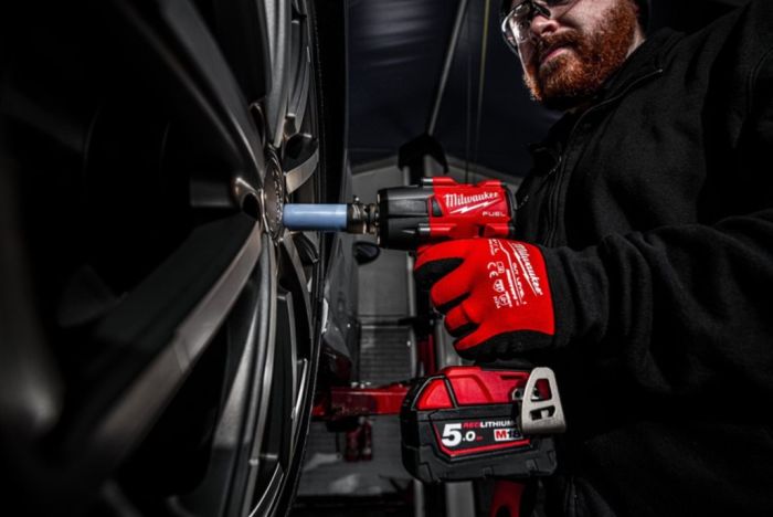 Гайковерт аккумуляторный бесщеточный MILWAUKEE 1/2" (881Нм) M18 FMTIW2P12-502X, с пином (ЗУ+2Х5Ач)