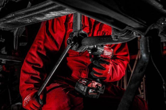 Гайковерт аккумуляторный бесщеточный MILWAUKEE 1/2" (881Нм) M18 FMTIW2P12-502X, с пином (ЗУ+2Х5Ач)